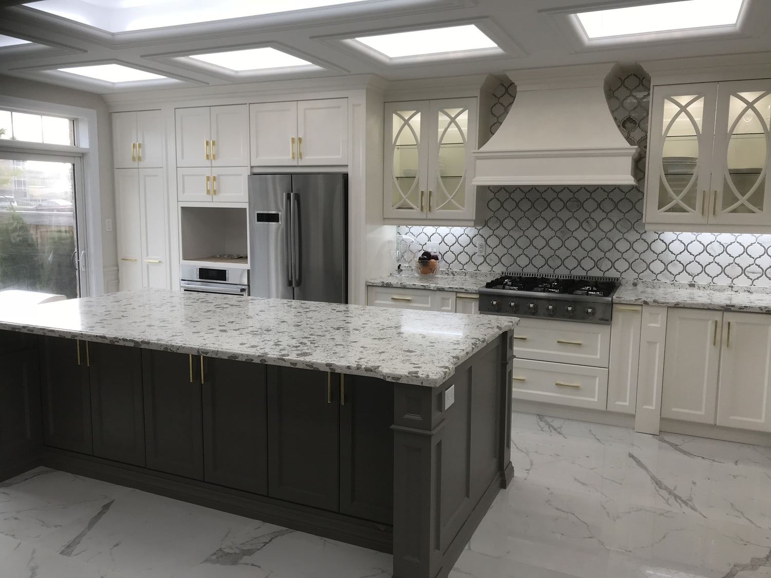 Sophisticated Waterjet Arabesque Luxurious Marble Backsplashes Wall tiles DP8101