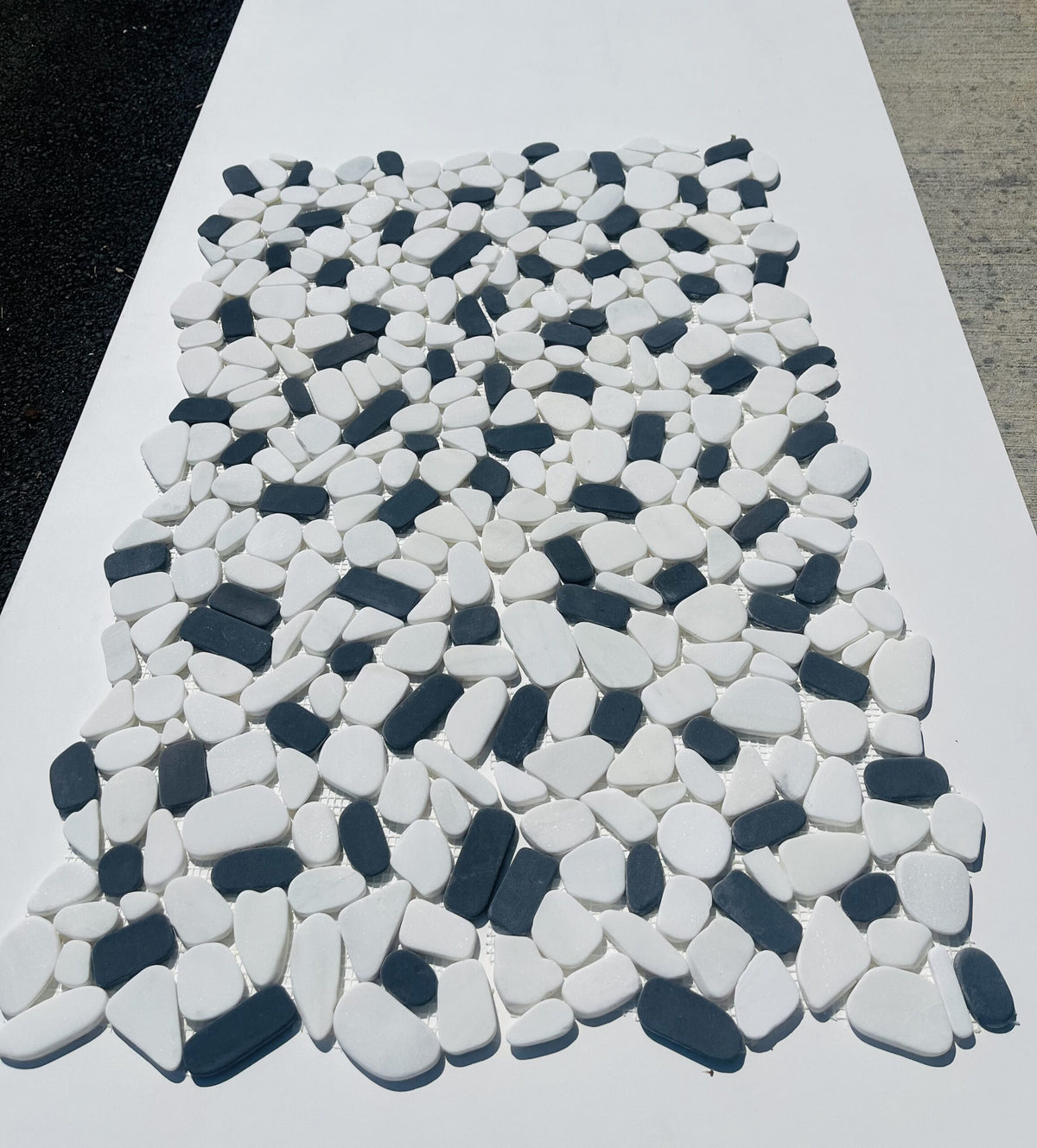 WHITE MIX BLACK NATURAL RIVER STONE Marble Backsplash Mosaic Floor and Wall tile  (12x12 inch) MG643