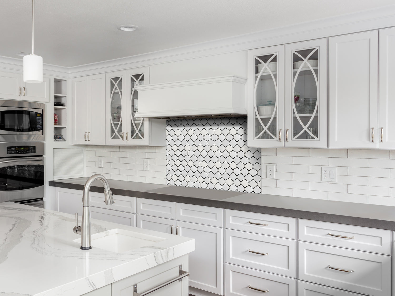 Sophisticated Waterjet Arabesque Luxurious Marble Backsplashes Wall tiles (10x11 inch)DP8946