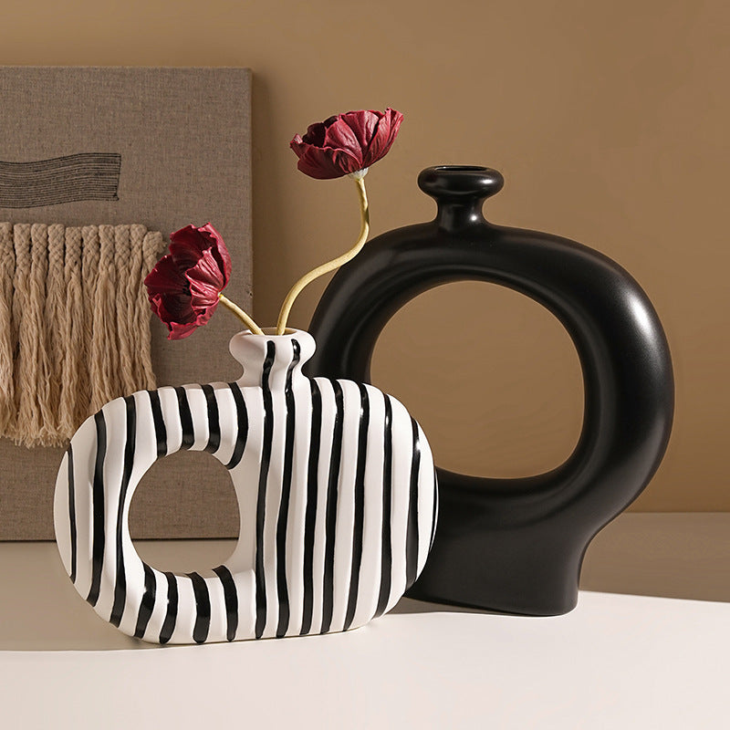 Modern Sculptural Vase Set – Black &amp; White Duo